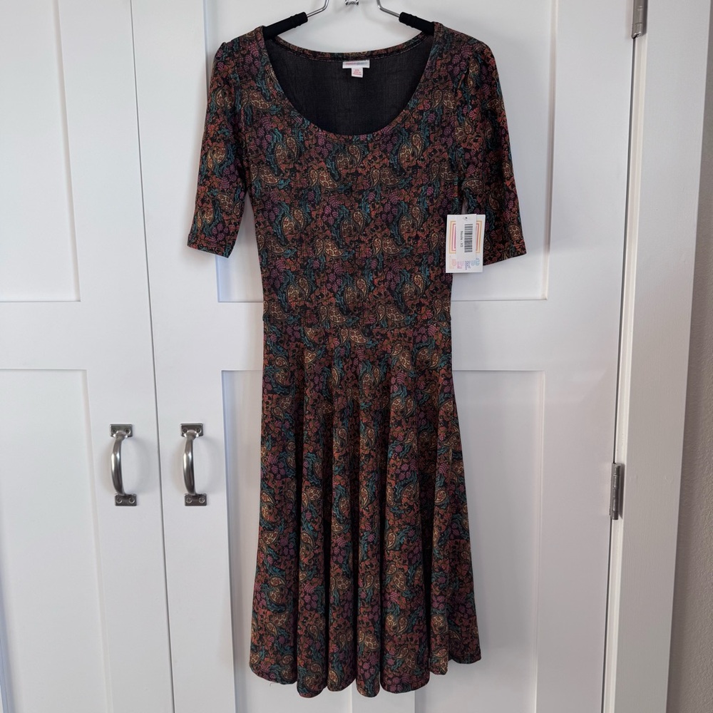 NWT LuLaRoe Nicole Paisley Midi Dress Half Sleeve Size XS New Stretch Peasant‎